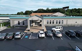 Whalers Inn And Suites